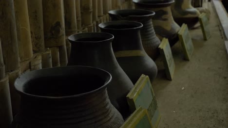 Discover-the-culinary-traditions-of-Tena's-indigenous-people-through-their-skillfully-crafted-clay-pots-and-kitchen-utensils