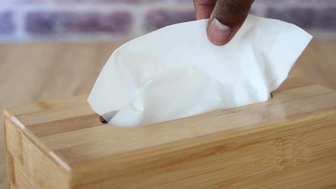 caja de pañuelo de madera con pañuelos
