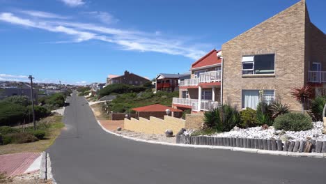 Blick-Auf-Die-Straße-Der-Kleinen-Touristischen-Stadt-De-Kerlers-In-Südafrika