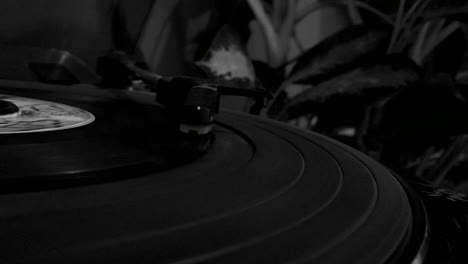 disco de larga duración de acátate en blanco y negro