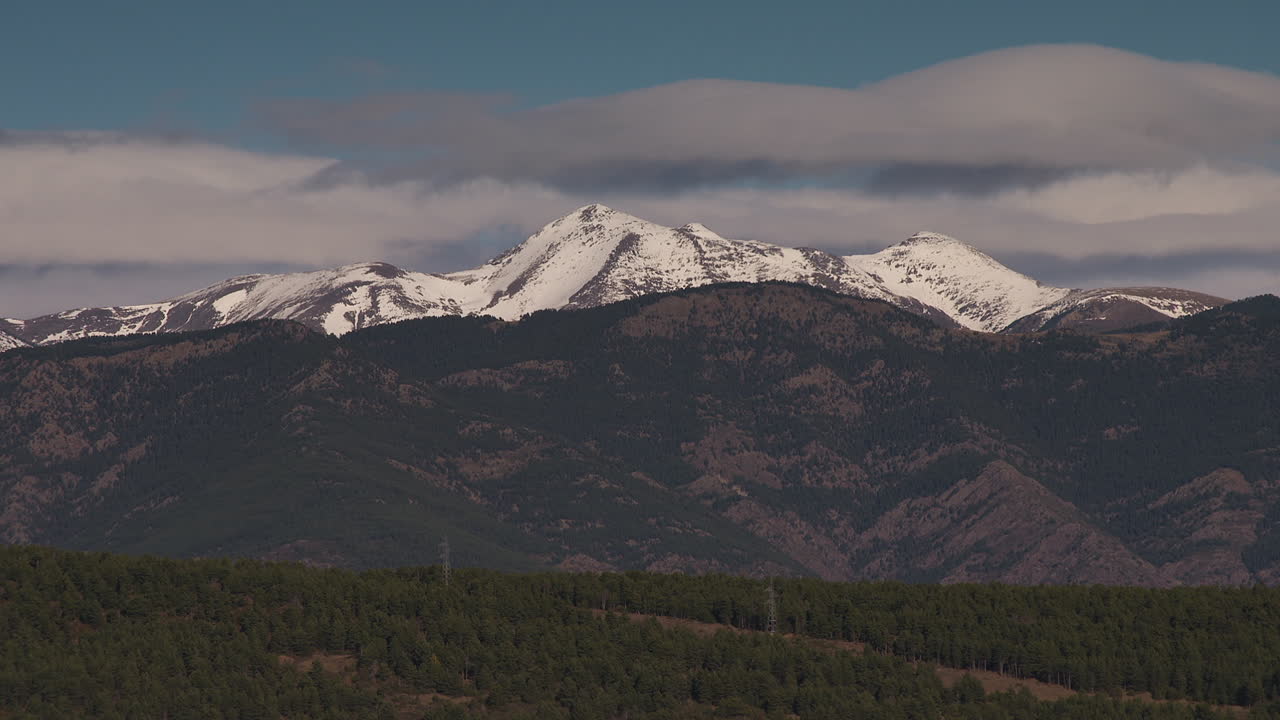 montañas nevadas en los pirineos