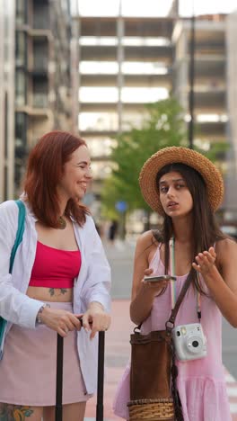 two friends enjoying a city trip