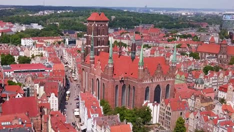 Imágenes-De-Drones-Del-Casco-Antiguo-De-Gdansk