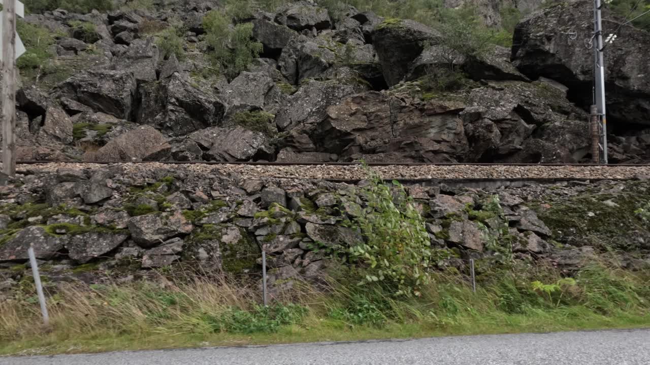 Seen from a moving carriage, the track hugs rocky slopes and crosses rivers while Flam’s dramatic scenery unfolds
