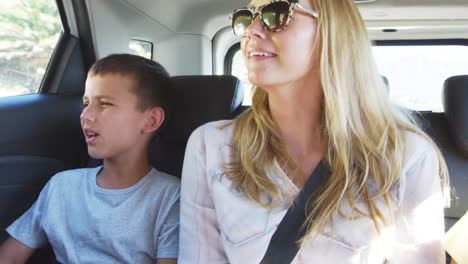 Mother-with-two-children-travelling-in-the-back-of-a-car