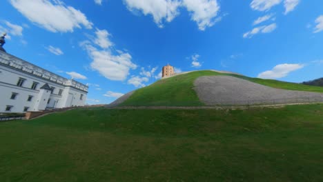 Torre-Del-Castillo-De-Gediminas-En-La-Colina-En-Vilnius,-Lituania