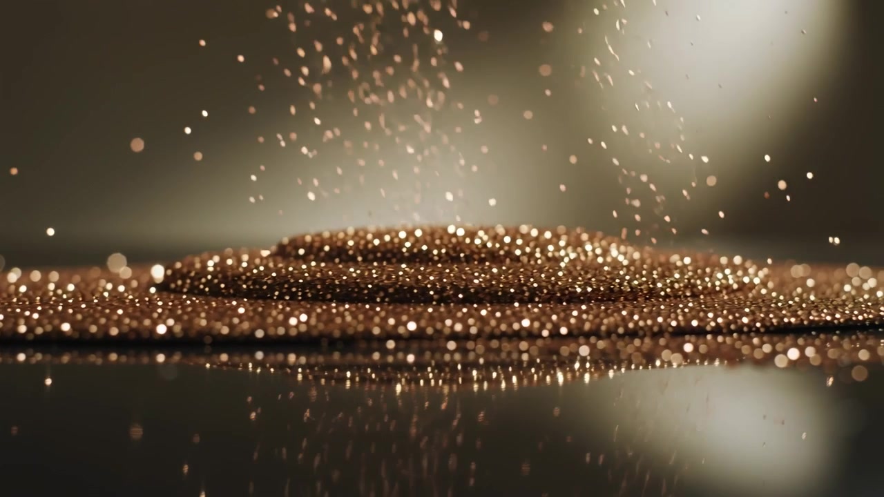 Particelle d'oro a cascata che iniziano dall'alto, formando un cumulo su un tavolo a specchio mentre il flusso continua