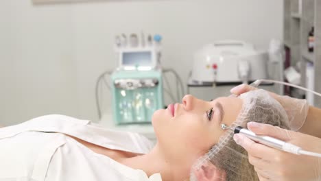 tratamiento facial en un spa