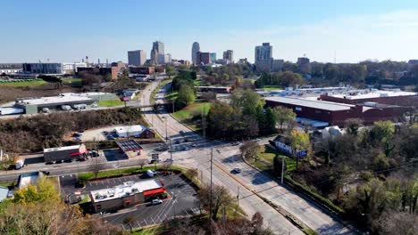 aerial-push-in-to-winston-salem-nc,-north-carolina-over-roadway