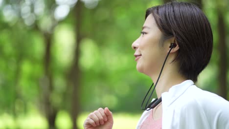 woman jogging