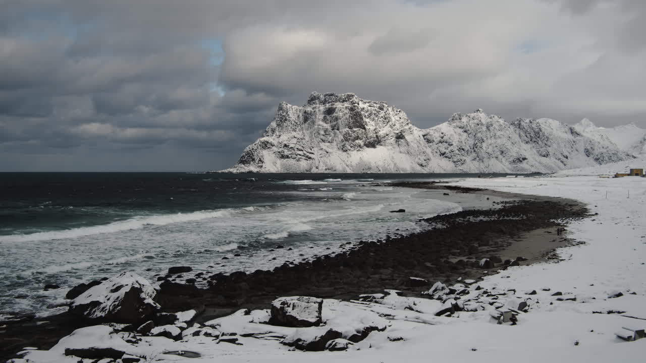 uttakleiv 해변과 겨울의 노르웨이 바다
