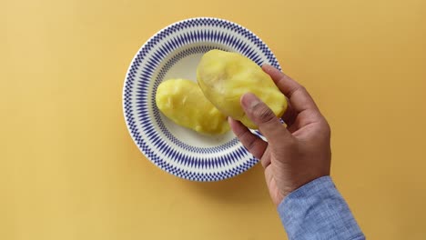 patatas cocidas en un plato