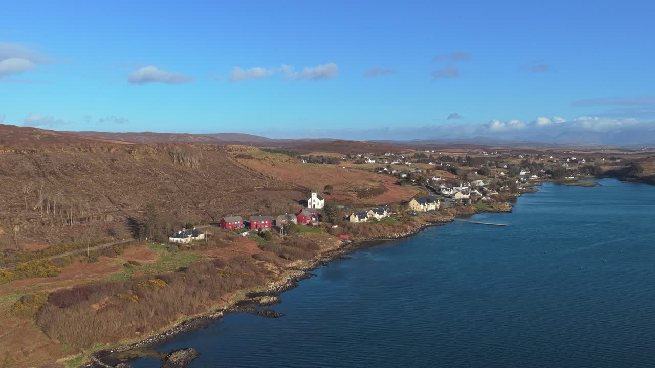 Malerische Luftaufnahme von Uig auf der Isle of Skye in Schottland