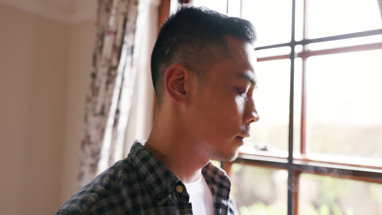 평화롭게 커피를 마시고, 집에서 편안하게