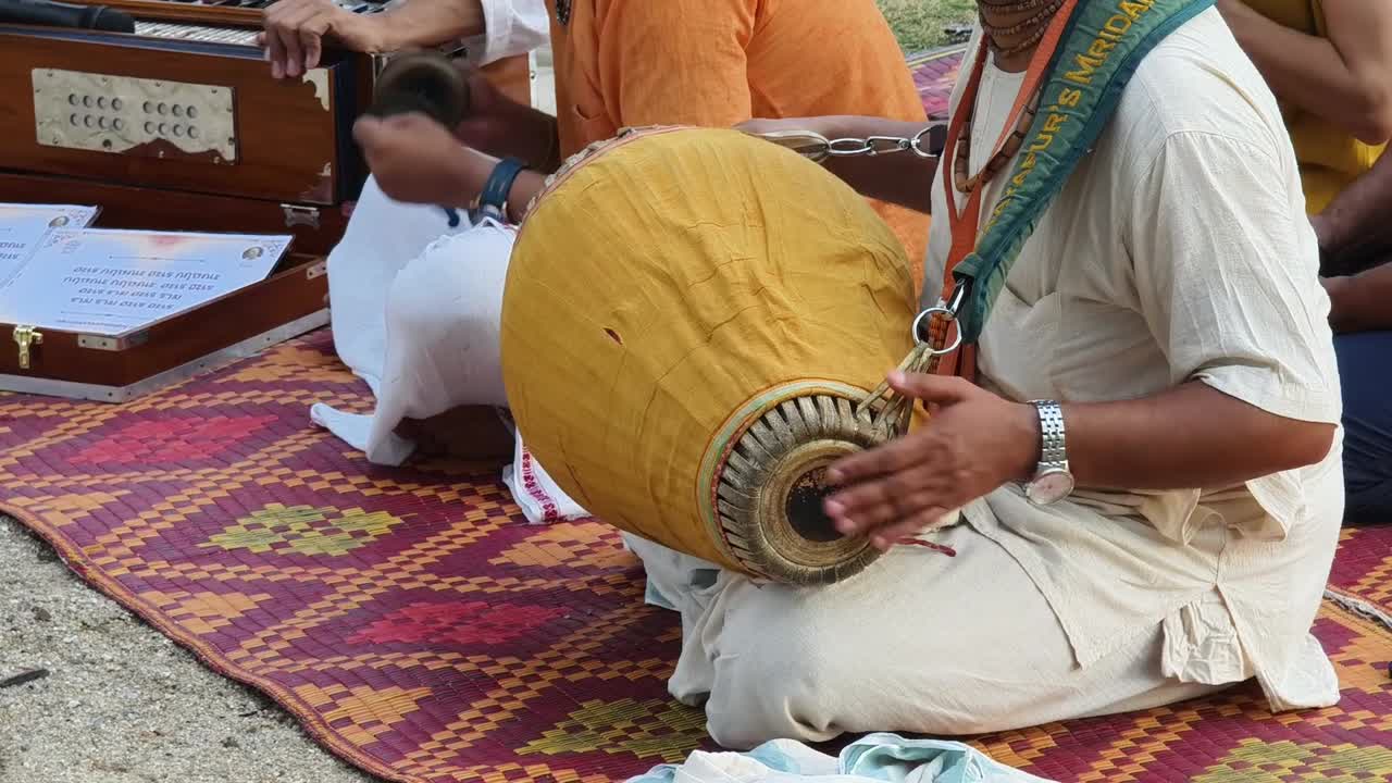 Tabla-fremføring under en kulturell seremoni