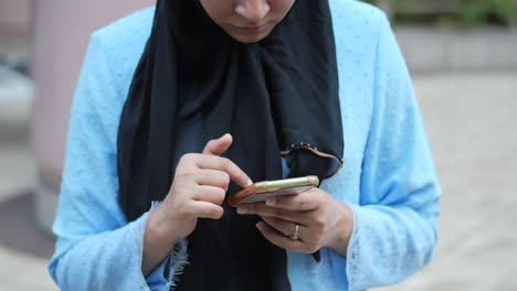 Close-up-of-women-hand-holding-smart-phone