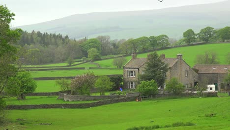 Una-Casa-De-Campo-O-Finca-En-El-Campo-Británico