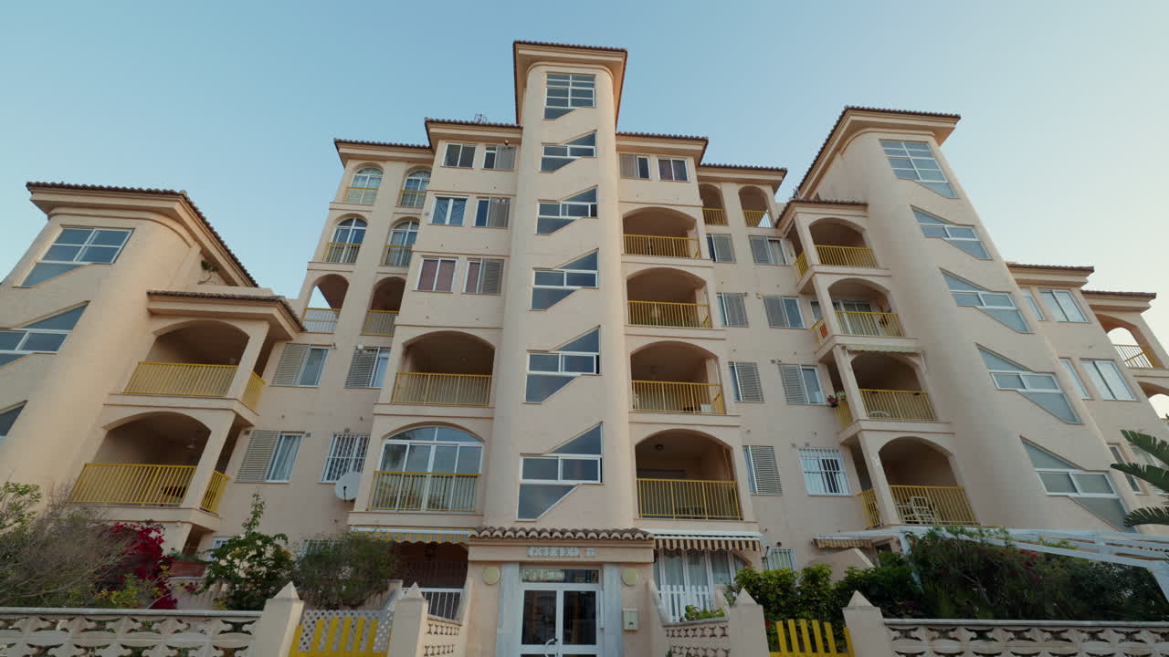Edificio di appartamenti esterno