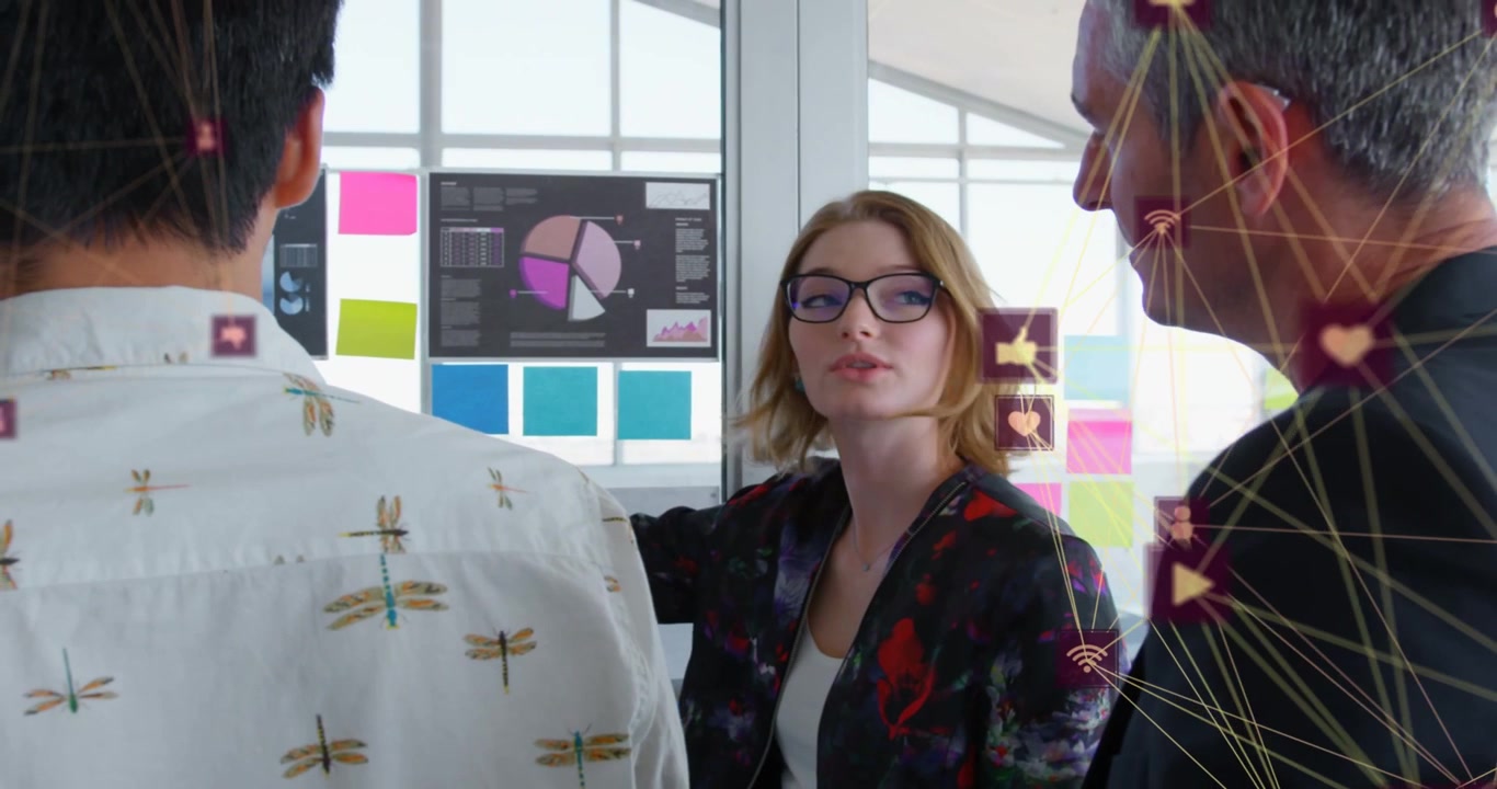 Tech lead pointing at glass, explaining data, moving icons linking notes to pie chart for planning
