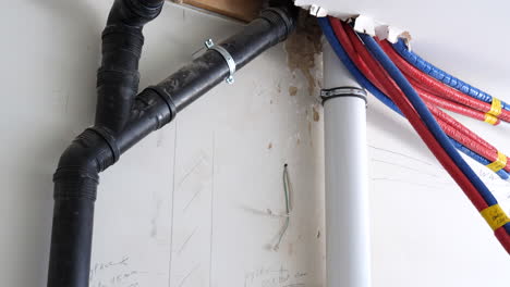 Plumbing-Pipes-Installed-In-Building-Interior-During-Construction