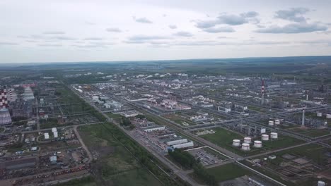 vista aérea de un gran complejo industrial