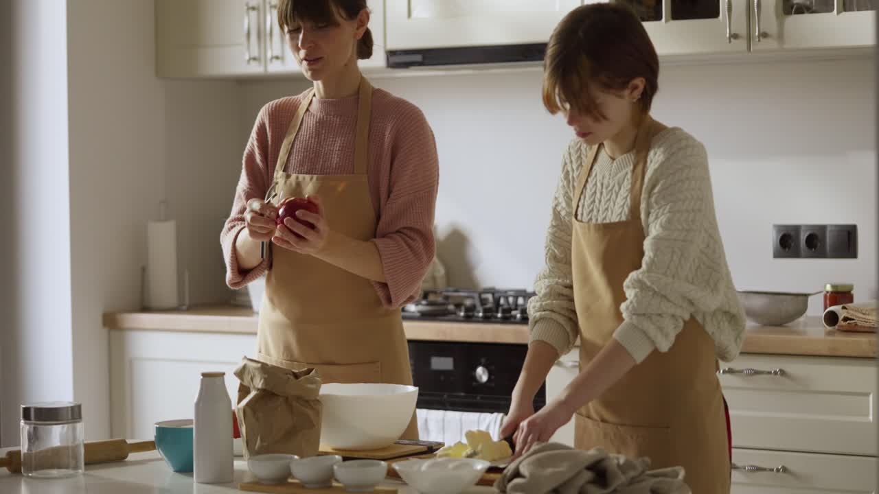 Women cooking in the kitchen