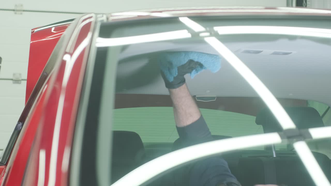 전문적인 자동차 청소. 샤워. 인테리어 세부 사항. 자동차 인테리어를 건조 청소 및 세부 사항; 깊은 좌석 청소; 자동차 세탁에서 거품을 는; 먼지에서 자동차 패널을 청소하는; 진공청소기