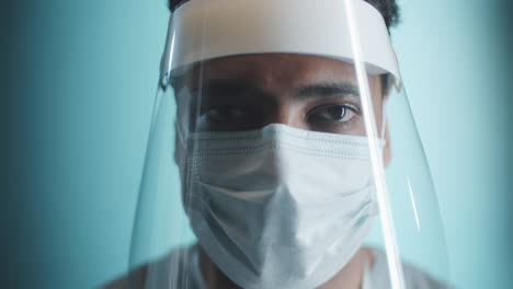 Retrato-De-Un-Médico-De-Oriente-Medio-Con-Protector-Facial-Y-Máscara