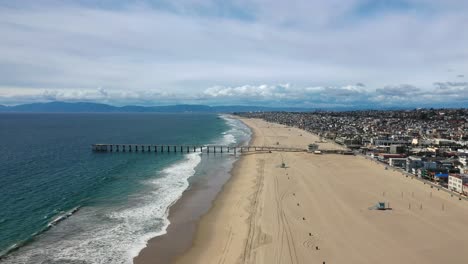 Hermoso-Muelle-De-Playa-Con-Vista-Panorámica-Al-Mar-En-California,-Estados-Unidos