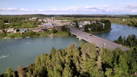 Soldotna-Alaska,-Río-Kenai,-Antena-De-Pesca-De-Salmón