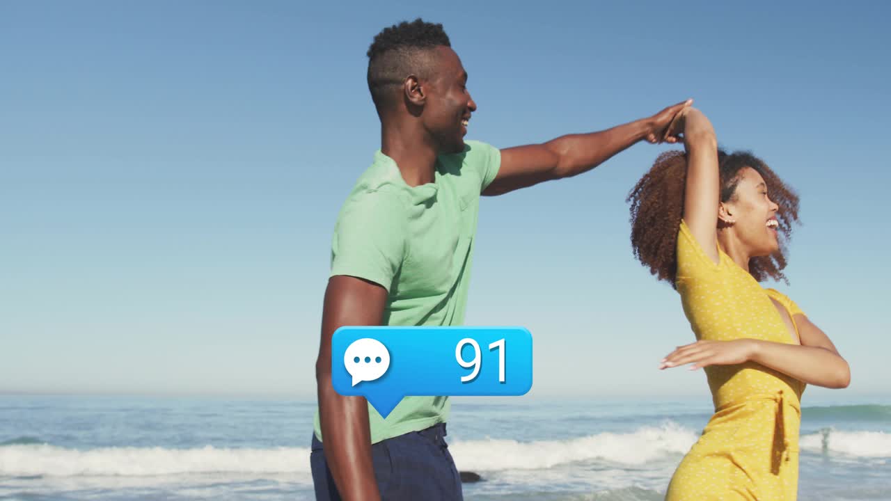 Hombre y mujer girando en la orilla, burbuja de comentarios aumentando hasta 95 impulsando el marketing