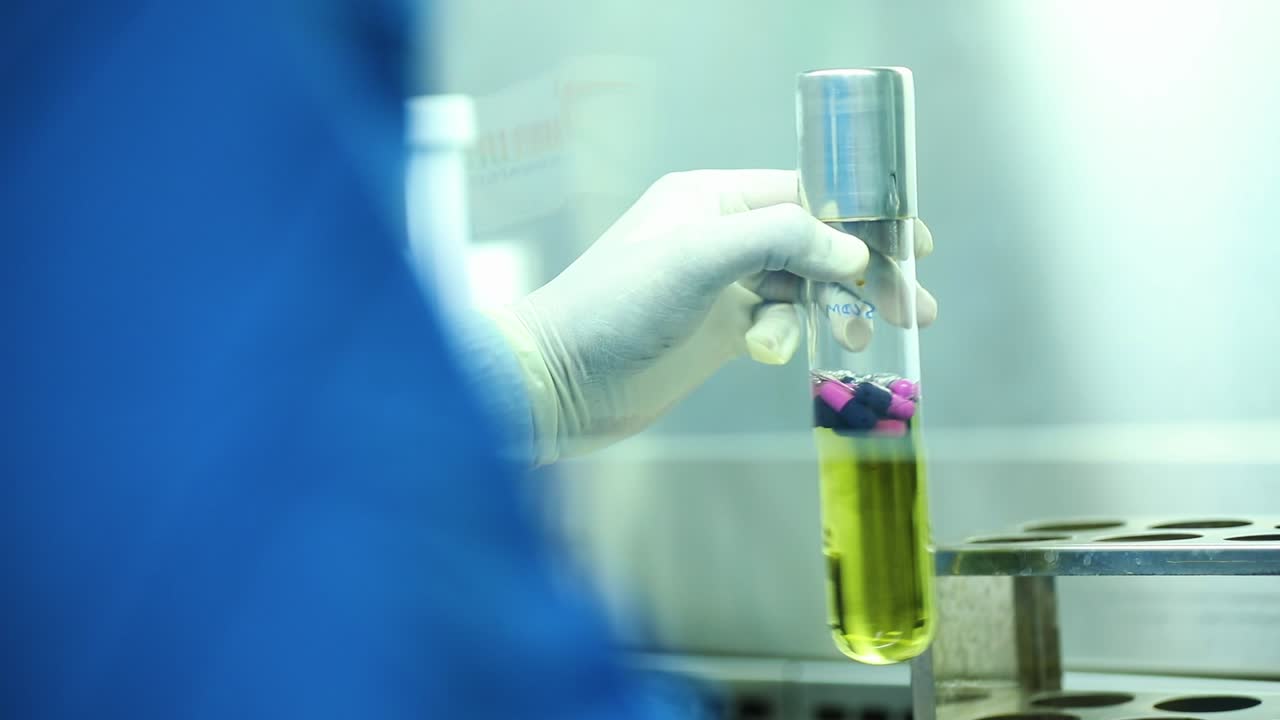 comprobar la tasa de liberación del fármaco de la cápsula en función de la descomposición de la cápsula