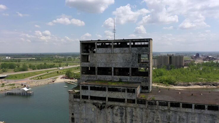 Rotazione attorno a un edificio abbandonato a Buffalo, NY.