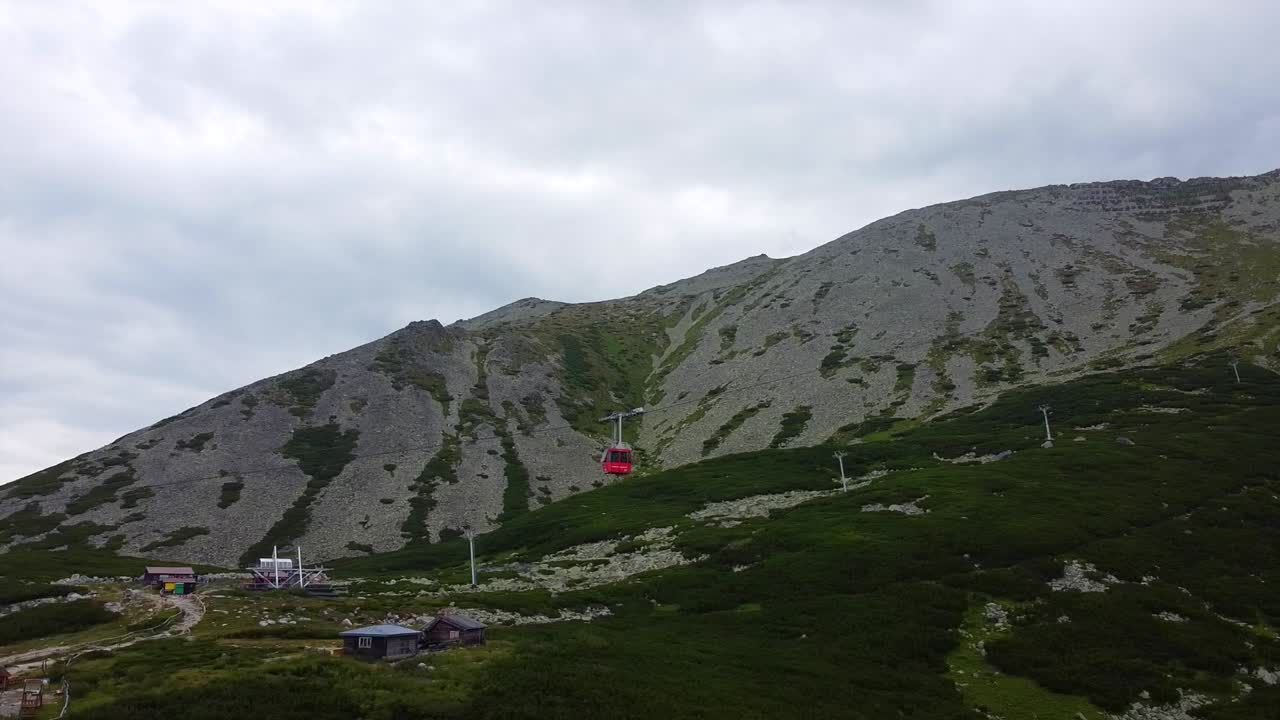 teleférico en las altas montañas tatras en eslovaquia