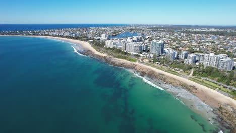 Playa-De-Mooloolaba-En-Un-Día-Soleado-De-Verano-En-Queensland,-Australia