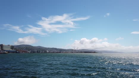 Ein-Sonniger-Tag-In-Wellington-Wharf