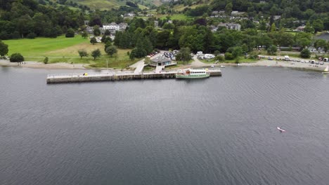 muelle de vapor en glenridding, ullswater, distrito de los lagos, cumbria, reino unido, imágenes aéreas
