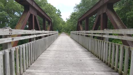 Alte-Eisenbahnbrücke-Zur-Fußgängerbrücke-Umgebaut