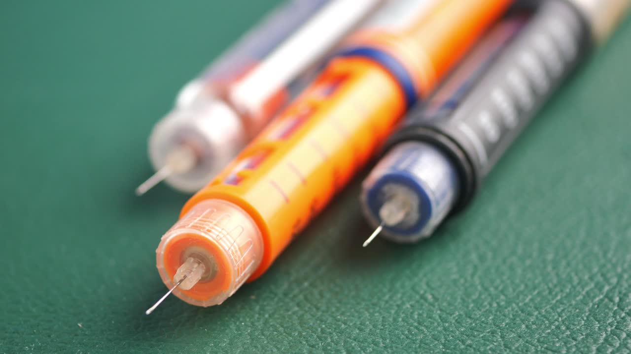 Multiple insulin pens for diabetes treatment