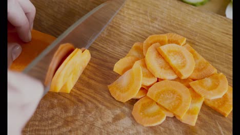 slicing carrots