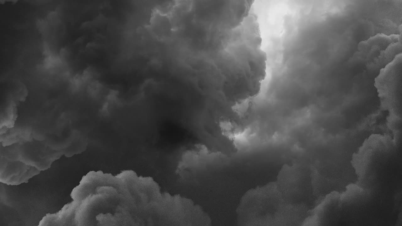 천둥과 어 ⁇ , 폭풍우 하늘의 힘과 아름다움을 탐구