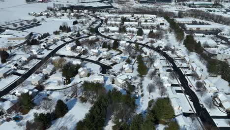 Großen-Amerikanischen-Vorort-Im-Winter-Mit-Schnee-Bedeckt