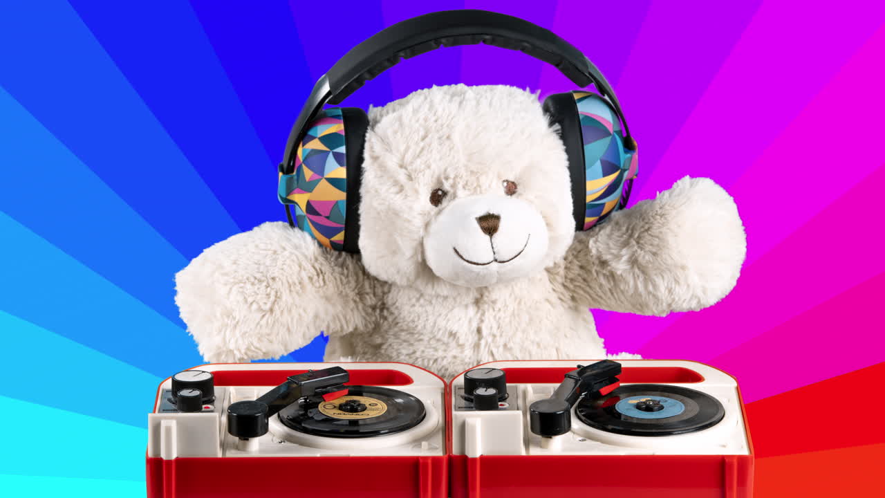 el dj del oso de peluche