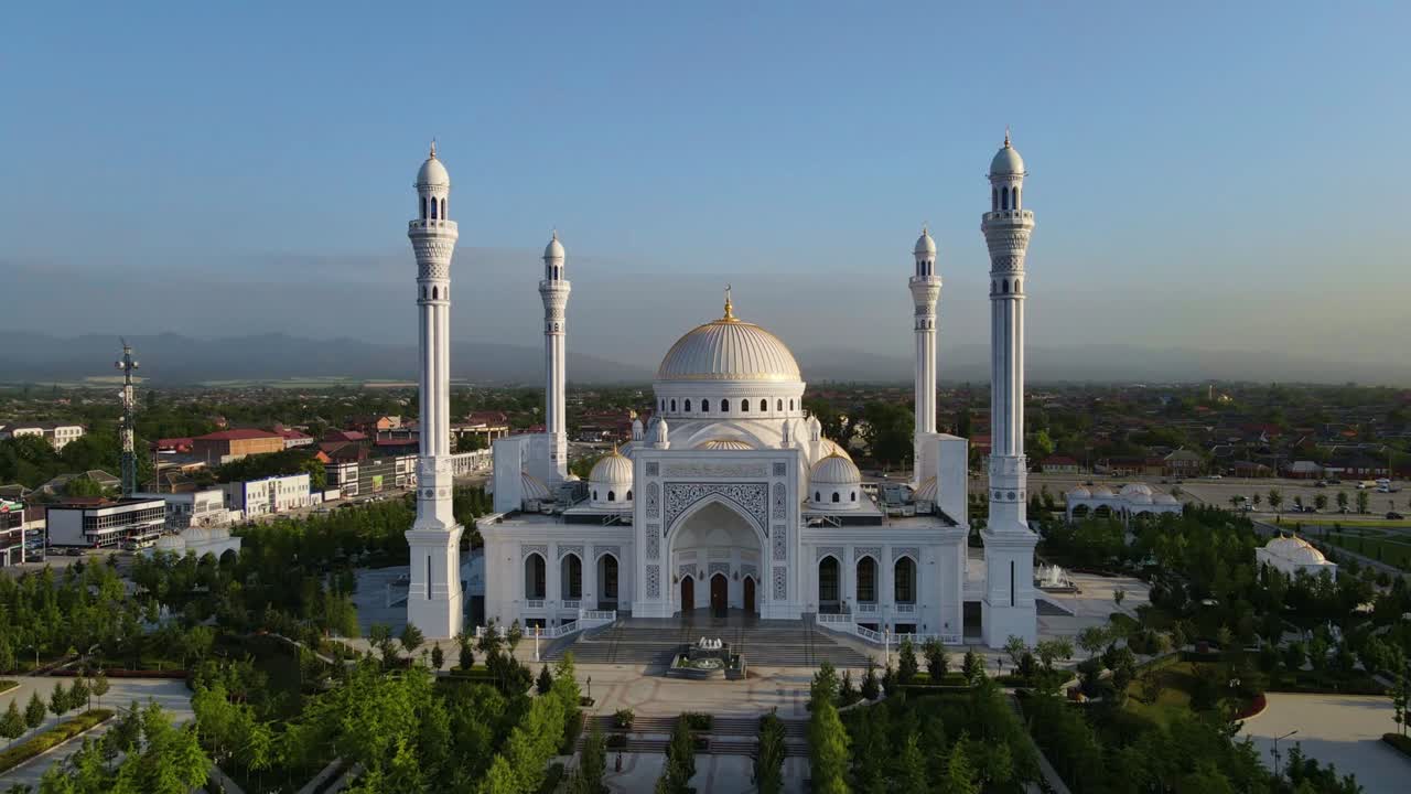 мечеть гордость мусульман, названная в честь пророка мухаммеда в шали.