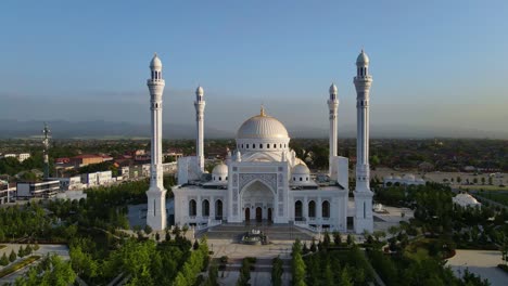 la mezquita pride of muslims, que lleva el nombre del profeta mahoma, en shali.