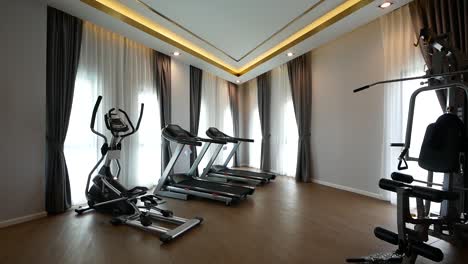 Heimfitnessraum-–-Dekorationsidee-Für-Das-Fitnessstudio