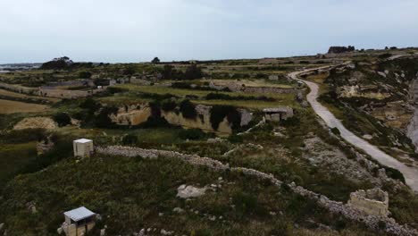 experimente la belleza natural de la costa de malta con estas impresionantes imágenes aéreas de drones