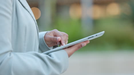 Writing,-typing-and-texting-closeup