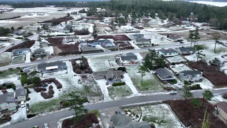 Snow-covered-neighborhood-in-Coupeville,-Washington