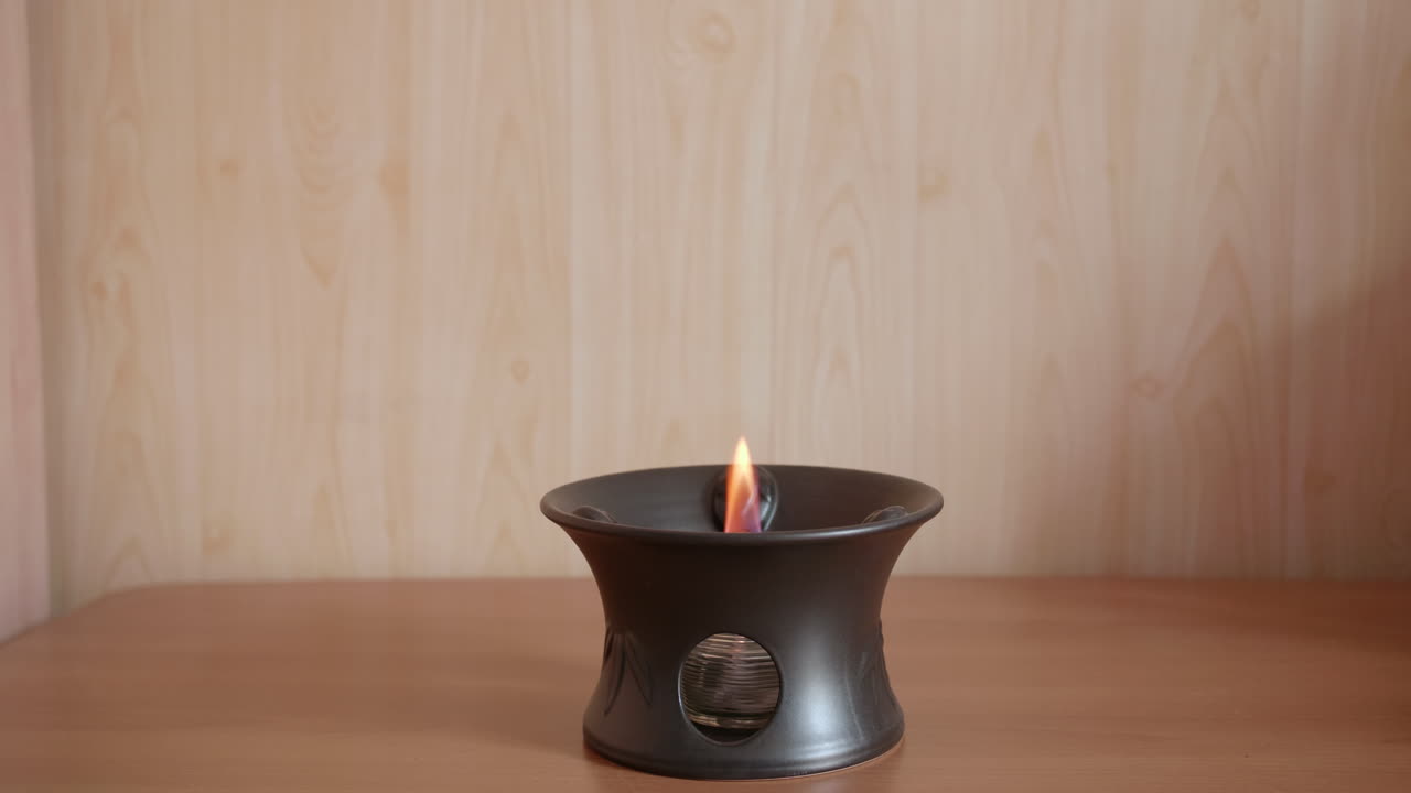 Clay kettle used with an alcohol burner